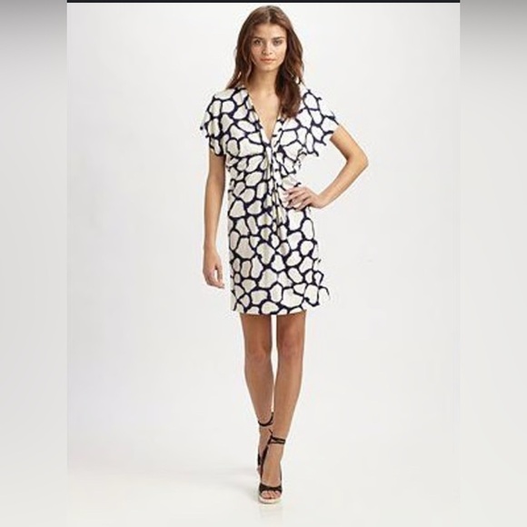 Diane Von Furstenberg Size 4 Natalie 100% Silk Mini Dress Navy Blue White Classy - Picture 1 of 11
